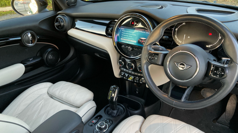 MINI Hatchback 135kW Cooper S Level 3 33kWh 3dr Auto Electric Hatchback